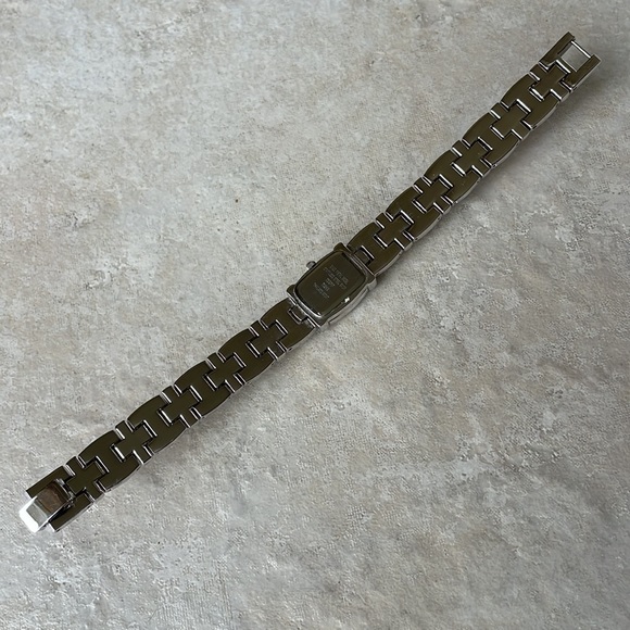 Armitron lady battery water resistant stainless steel - Picture 7 of 8